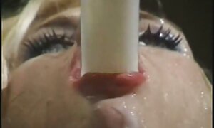 عزیزم زرق و برق دار بر روی یک دانلود کلیپ سکس سوپر خروس هیجان زده