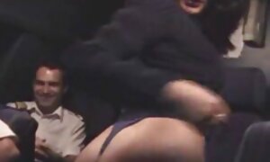 چارلی چیس و کاپری کاوانی می دیدن فیلم سکس سوپر نوشند