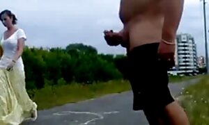 دو عکسهای سوپر سکسی دختر زیبا مرد را استمناء می کنند
